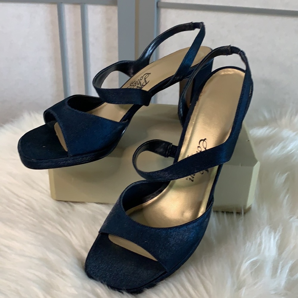 Women’s strapped sandal